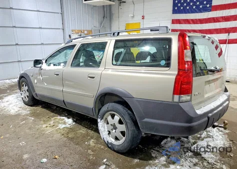 2002 Volvo V70 Xc z USA, uszkodzony, nr VIN YV1SZ58D521069258